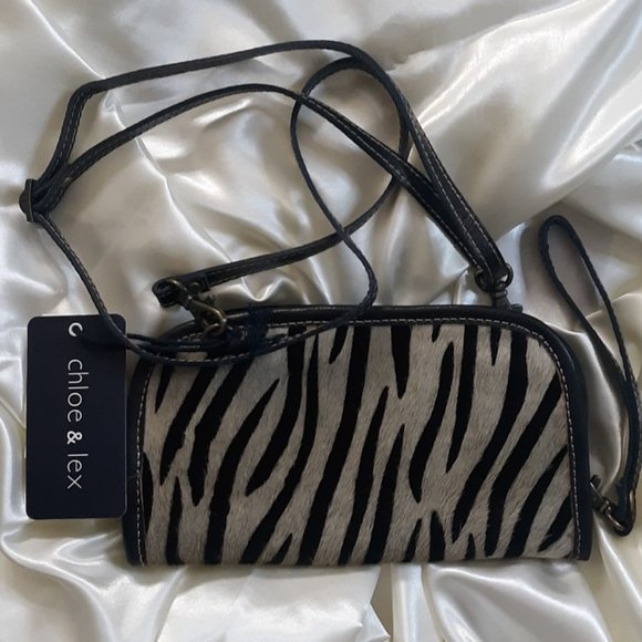 Chloe & Lex Leather Convertible Crossbody Wrist Wallet - Picture 3 of 6